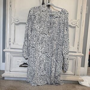 Elegant Monochrome Long Sleeve Dress